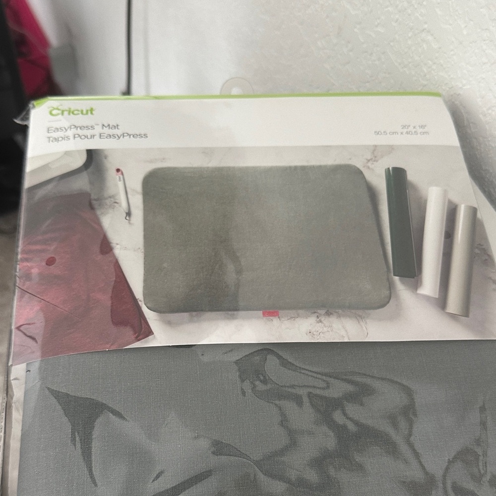 Cricut EasyPress Mat - Dark Gray 20 x16 Brand New - Picture 2 of 2